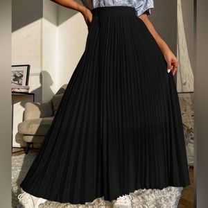 The Limited XS black pleated maxi skirt